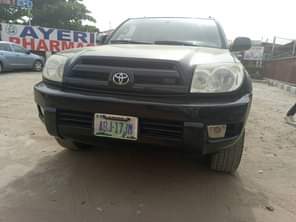 A picture of 2004 TOYOTA 4RUNNER WITH A VERY QUITE V8 ENGINE SPARKLING