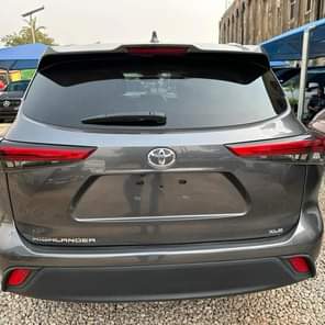 A picture of Price slash Now 49m 2022 Toyota Highlighter XLE Sport with