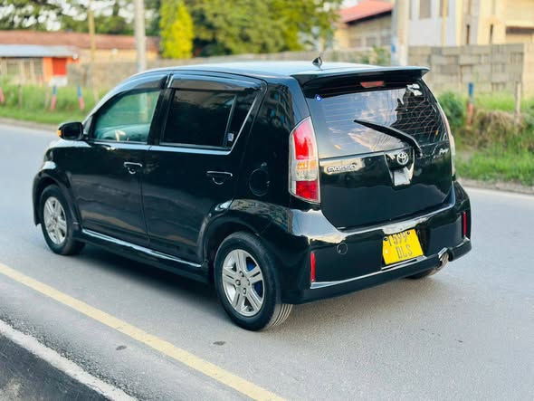 A picture of Toyota passo