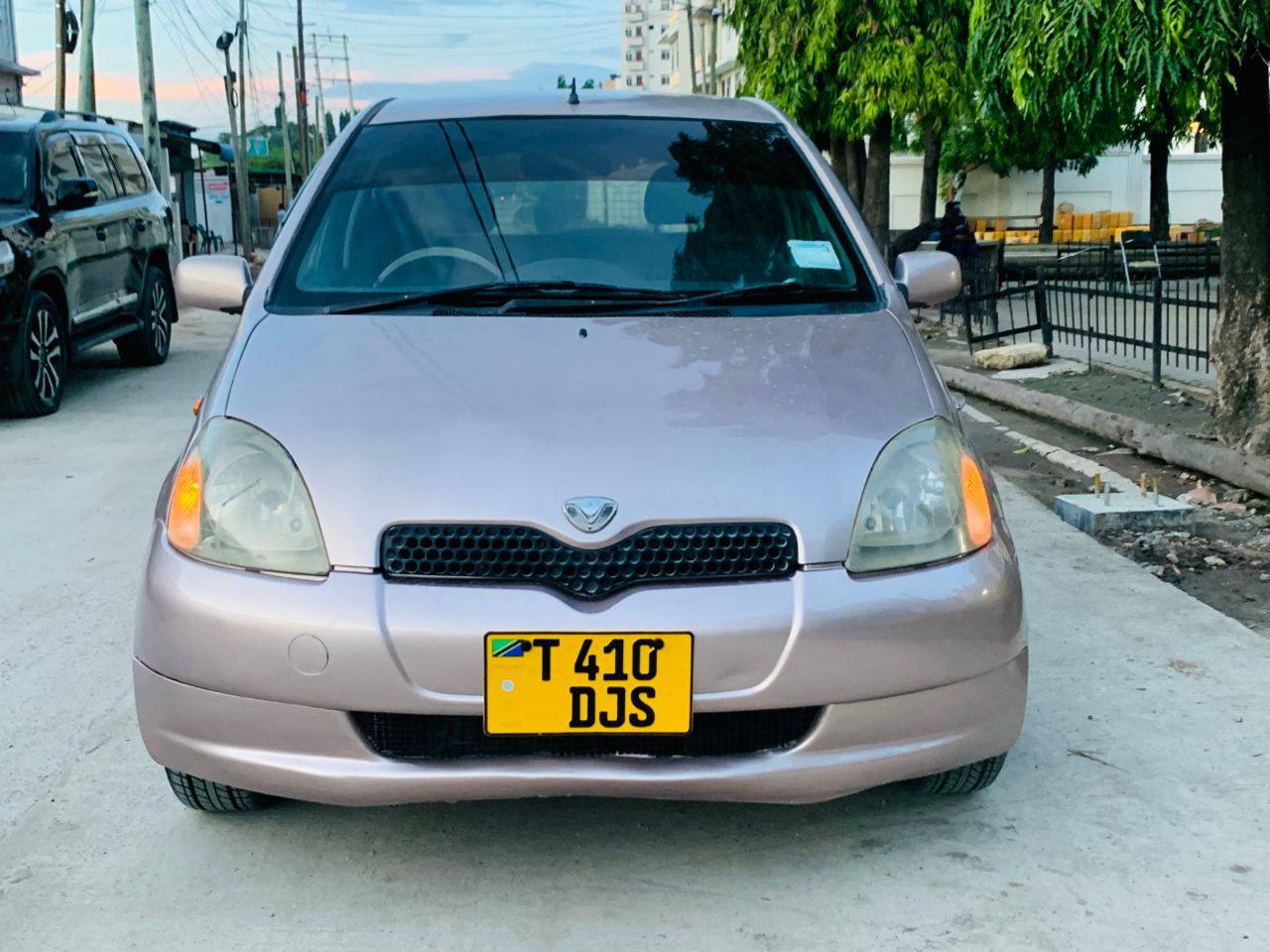 A picture of TOYOTA VITZ OLD