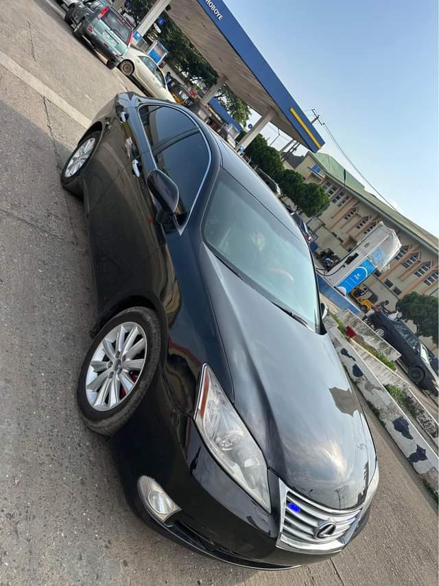 A picture of REGISTERED LEXUS ES350 2008 FACE LIFTED TO 2012
