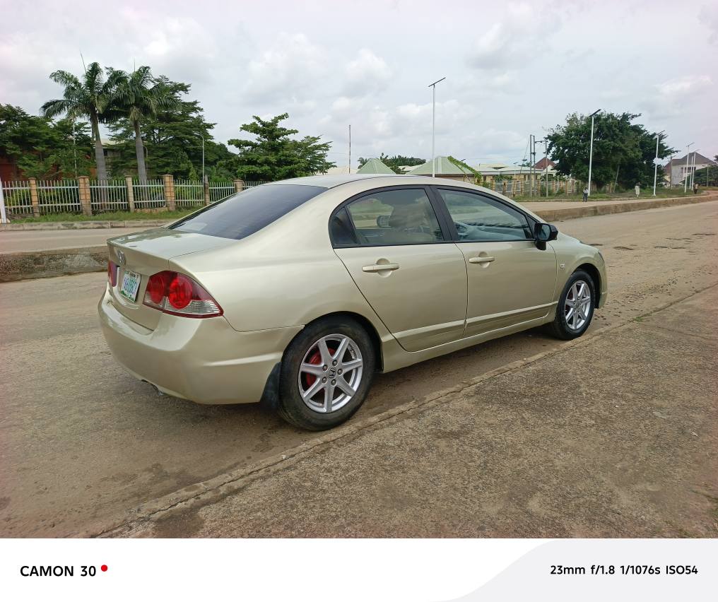 A picture of Honda Civic I robot model08