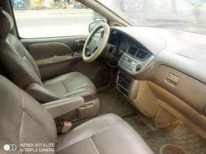 A picture of Toyota sienna Clean and sharp body Power buttons functional Engine
