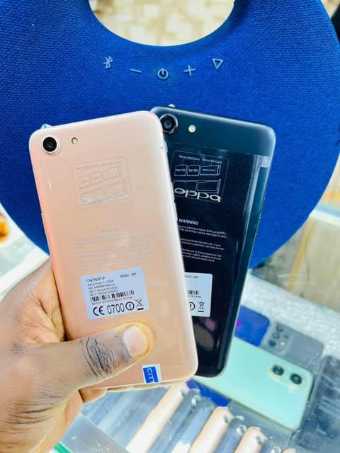 A picture of Oppo A83