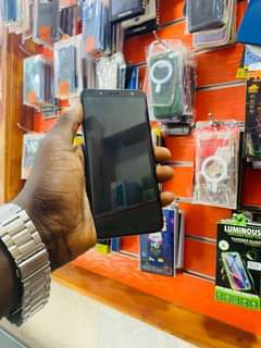A picture of SAMSUNG GALAXY J6
