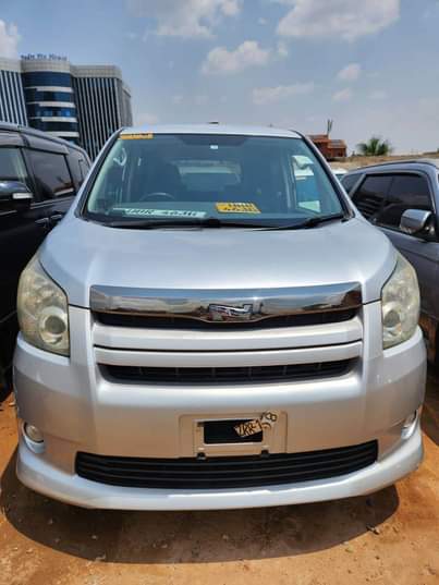 A picture of TOYOTA NOAH 2012 Black interior VVTI Petrol Engine 7 seater