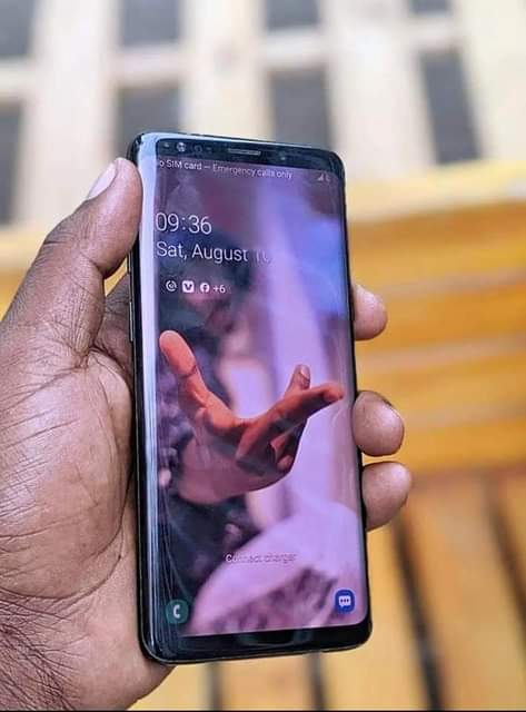 A picture of Samsung s9 plus gb64 inakreck ila inafanya kazi fesh exchange