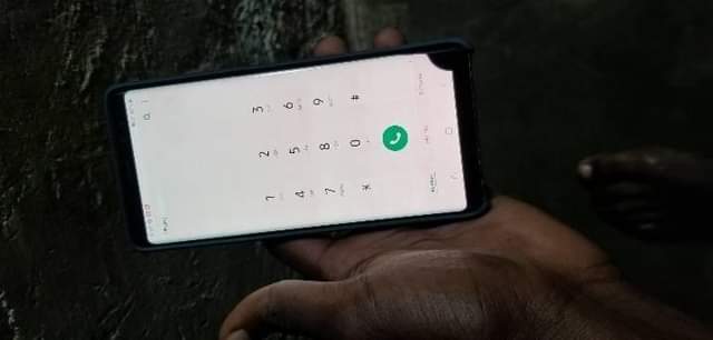 A picture of Samsung galaxy note 8 clean as new with a dot