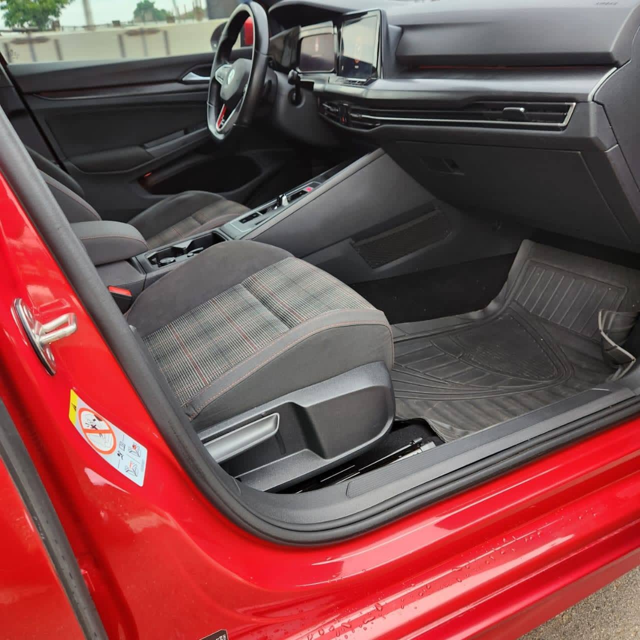 A picture of 2022 Volkswagen Golf GTi 08036923876