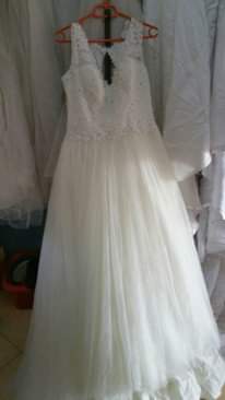 A picture of AFFORDABLE WEDDING GOWNS CHANGING DRESSES
