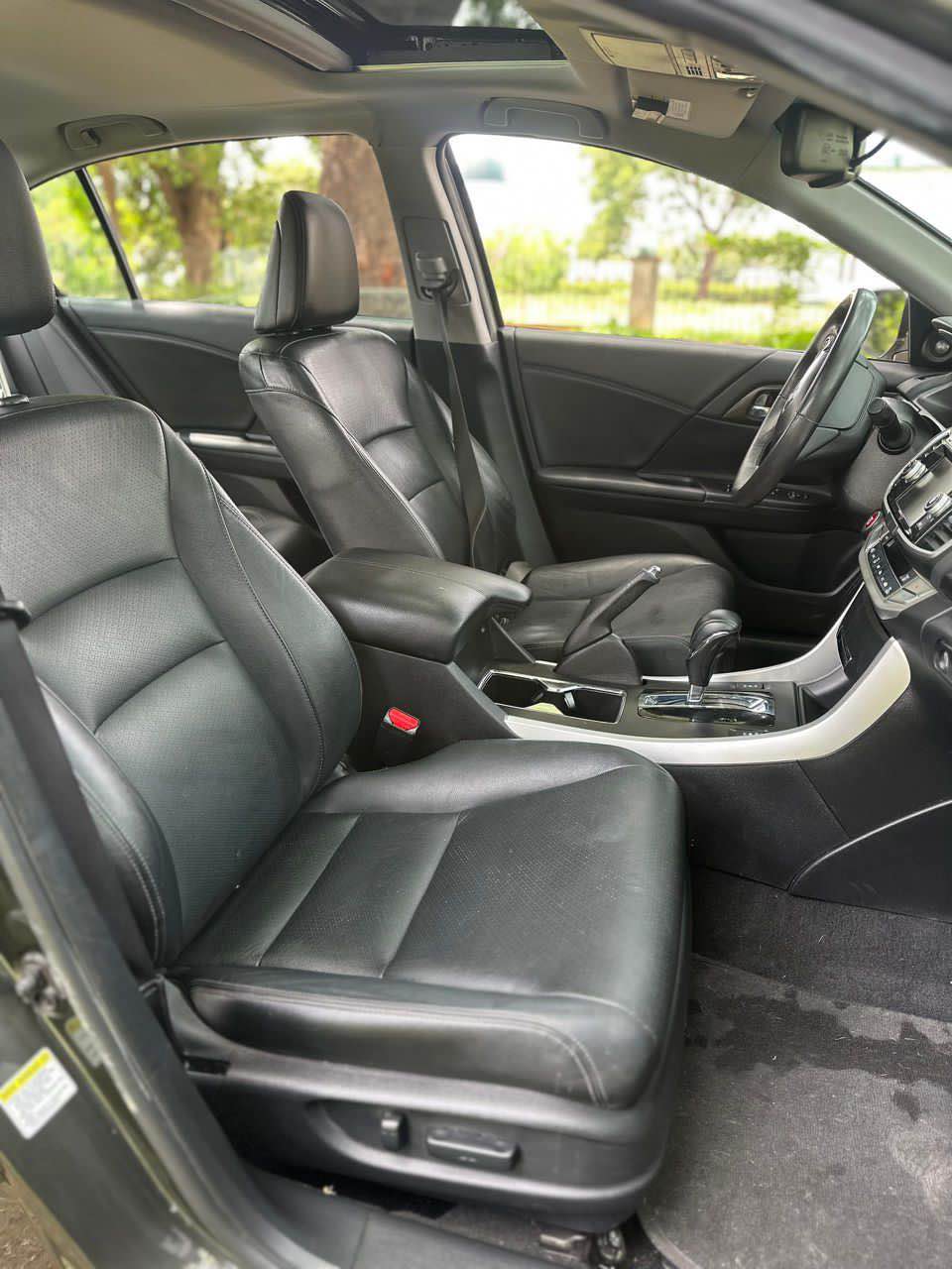 A picture of  DIRECT BELGIUM HONDA ACCORD FULL 2015 MODEL DOUBLE SCREEN