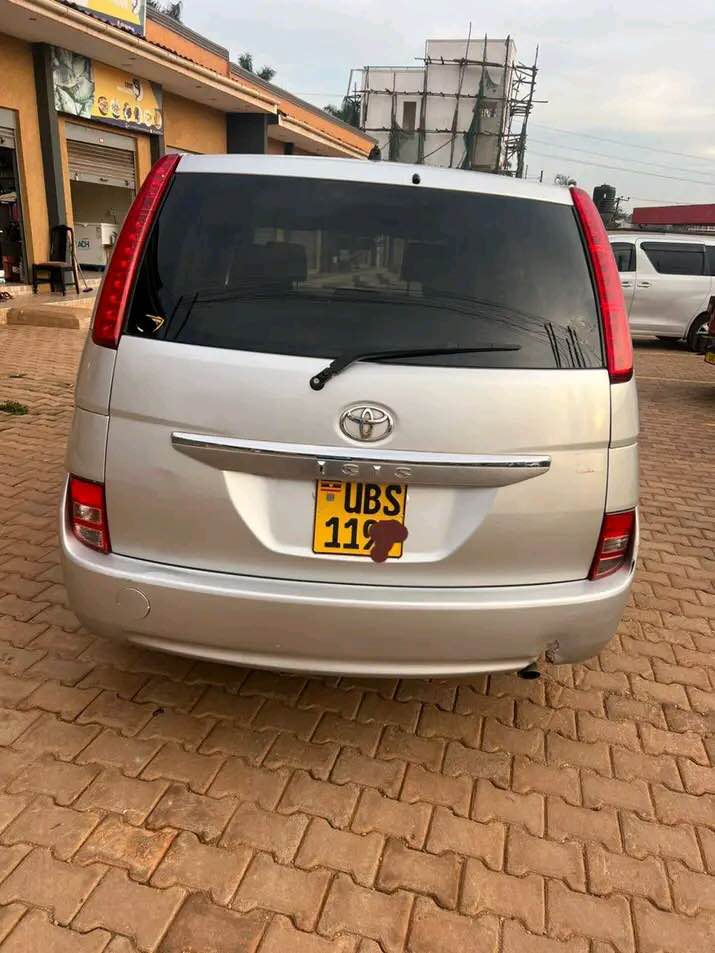 A picture of Toyota isis