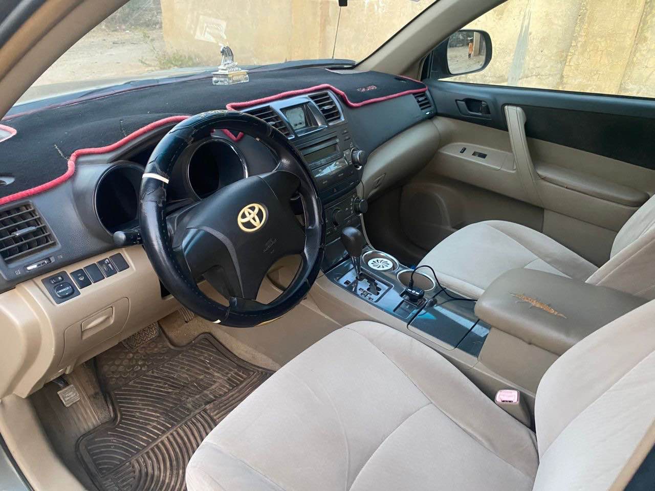 A picture of TOYOTA HIGHLANDER 09