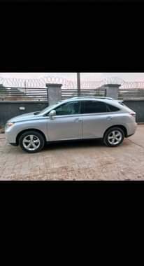 A picture of London used Rx350 2010 model unregistered First body f Bluetooth