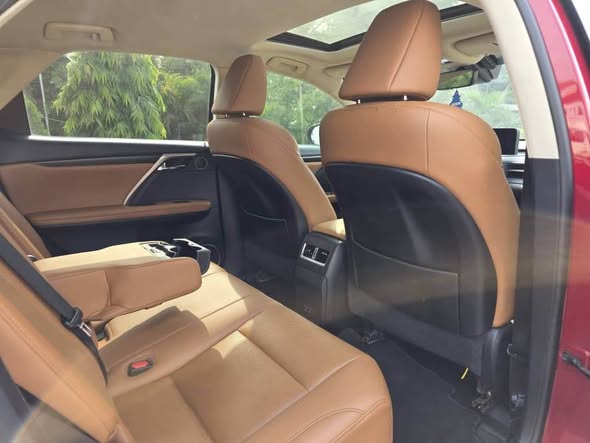 A picture of Lexus RX350 2021 model