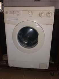A picture of Ignis 8kg automatic washing machine for sale