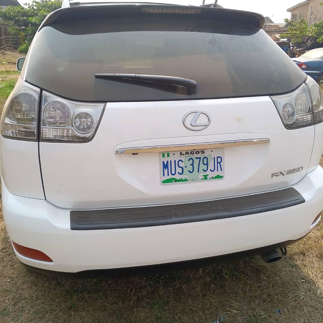 A picture of LEXUS RX 350