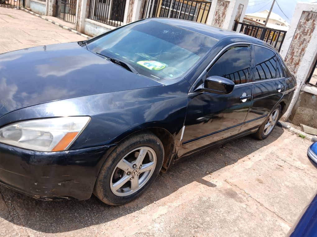 A picture of 05 Honda Accord