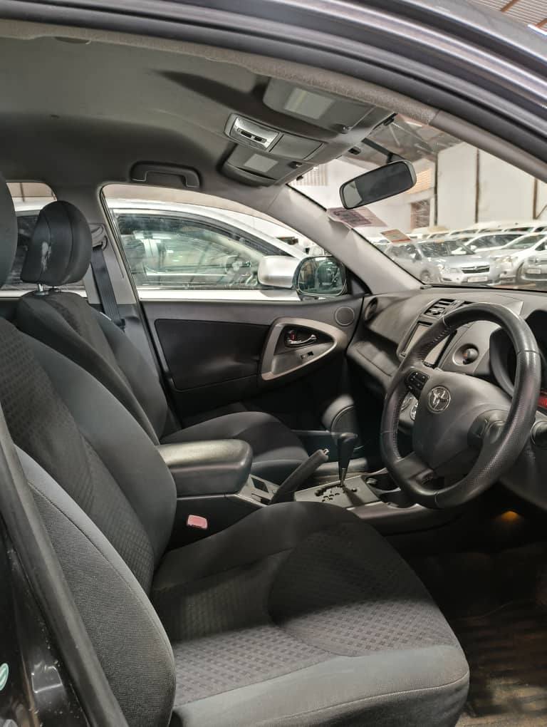 A picture of TOYOTA VANGUARD2011 MODEL7 SEATER