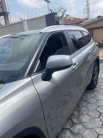 A picture of Super clean and fresh Toyota Highlander 2023