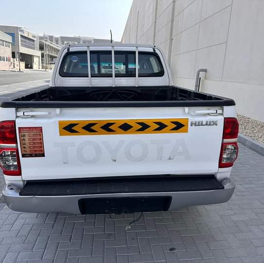 A picture of Toyota Hilux pic up 2012 petrol full automatic watsapp 0551513562
