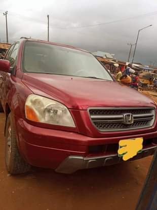A picture of Honda Pilot 05 for sale