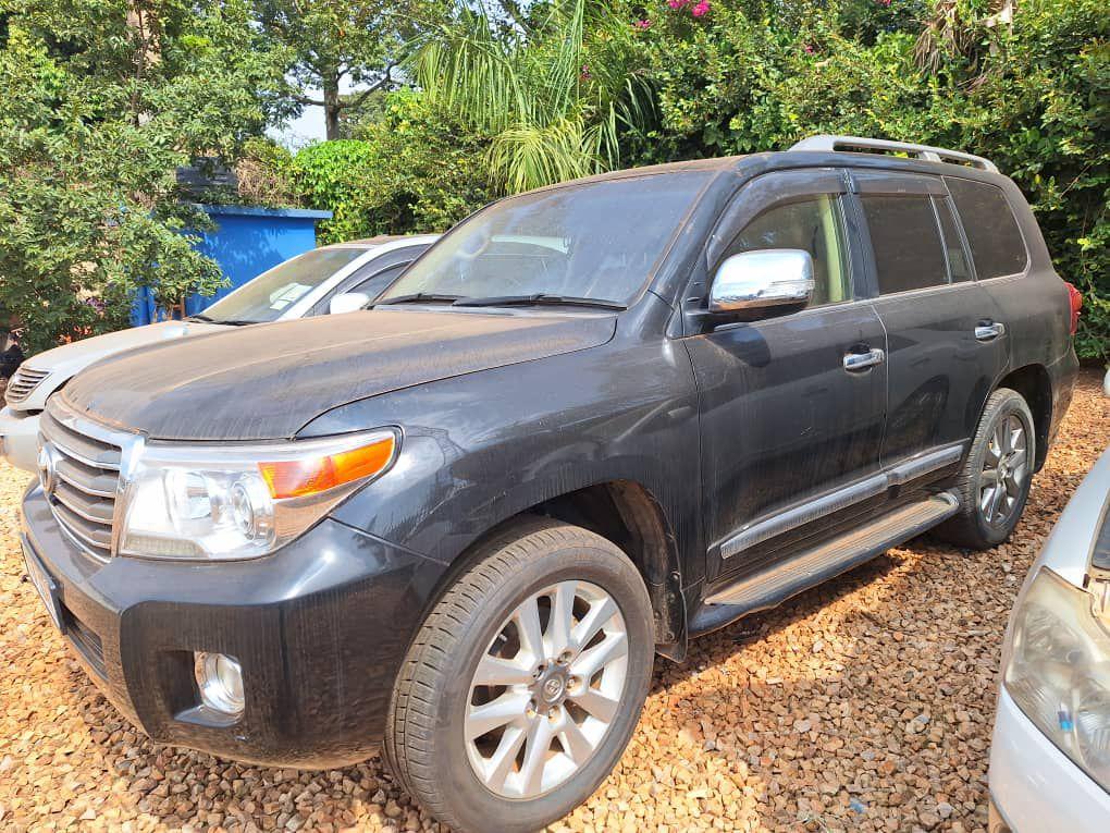 A picture of Land cruiser V8 petrol 0700327795