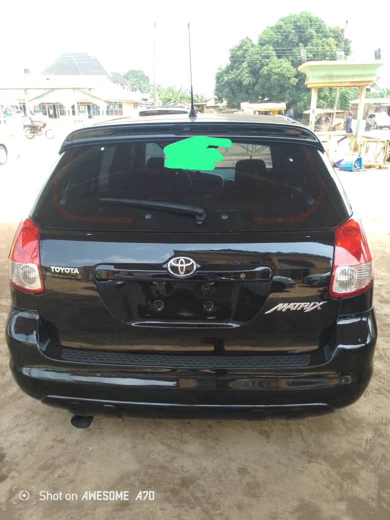 A picture of Toyota matrix 04