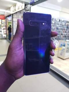 A picture of Samsung s10 170 000ugx