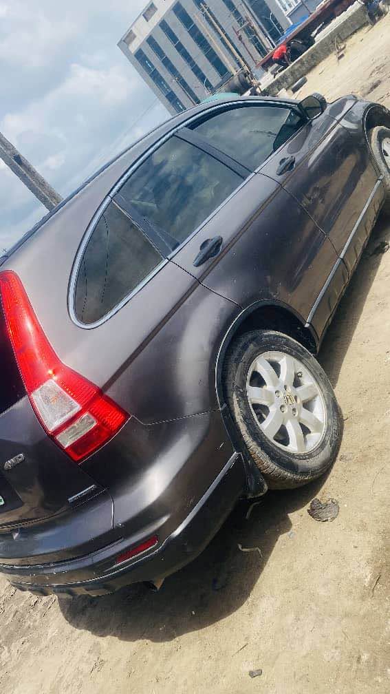 A picture of Honda CRV 2012
