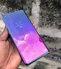 A picture of SAMSUNG S10 5G
