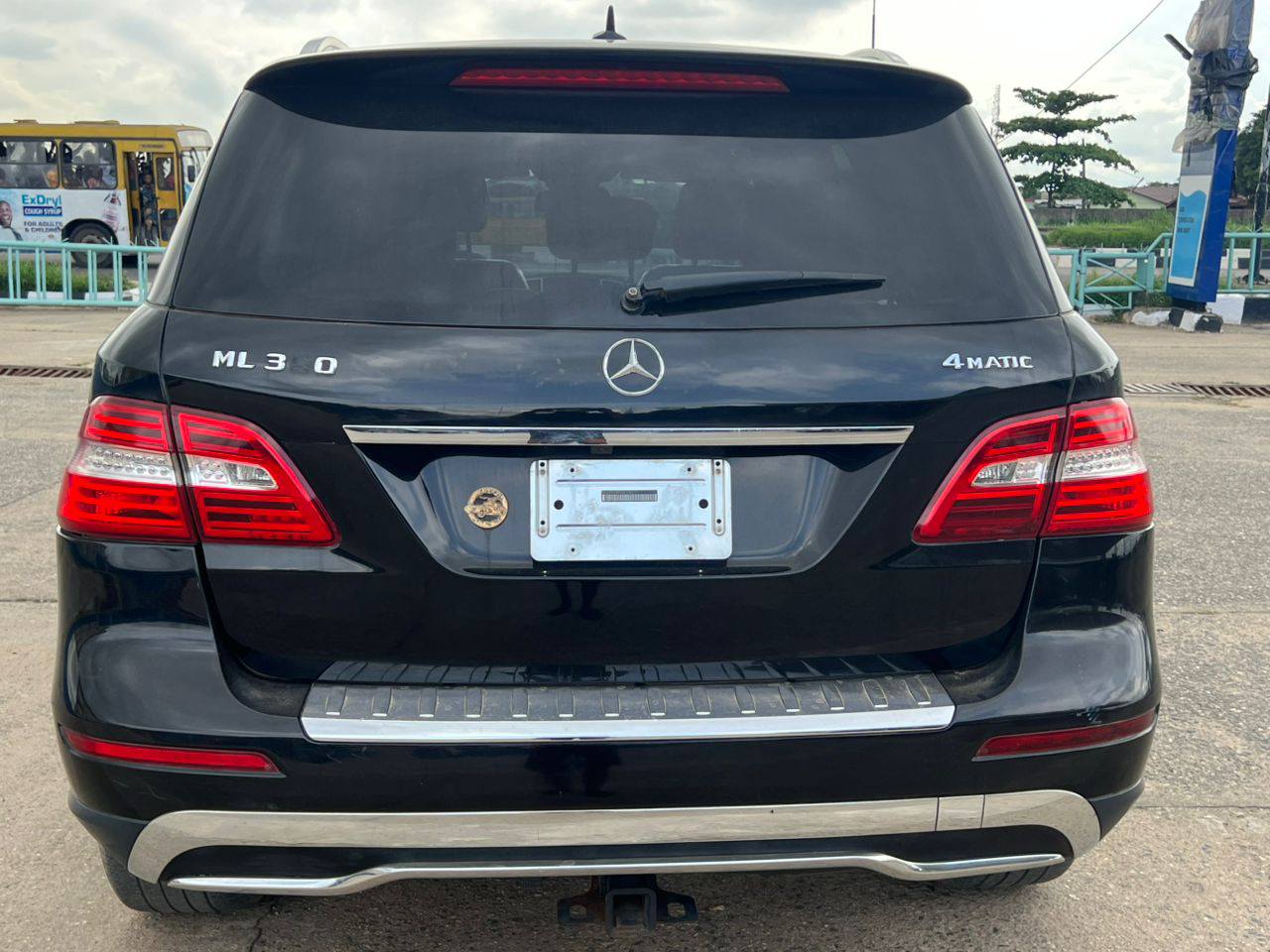 A picture of 2013 ML350 REG Briefly used Keyless with first body over