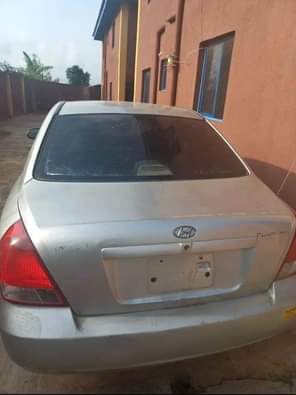 A picture of Please read Dealer market 2003 HYUNDAI ELANTRA The body needs