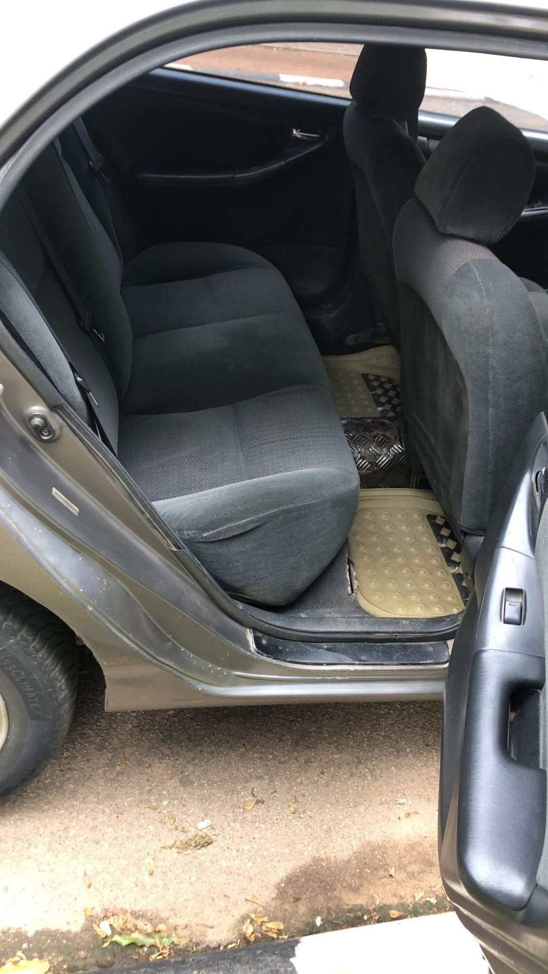 A picture of Toyota CORROLLA 04