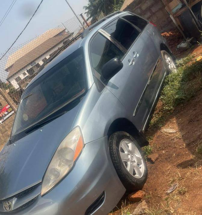 A picture of Distress sales Toyota Sienna