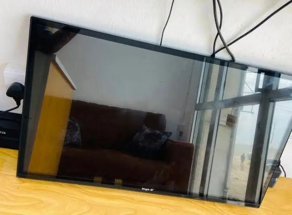 A picture of TV inch 32