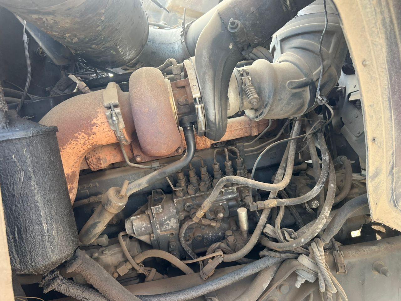 A picture of Ch mack truck head