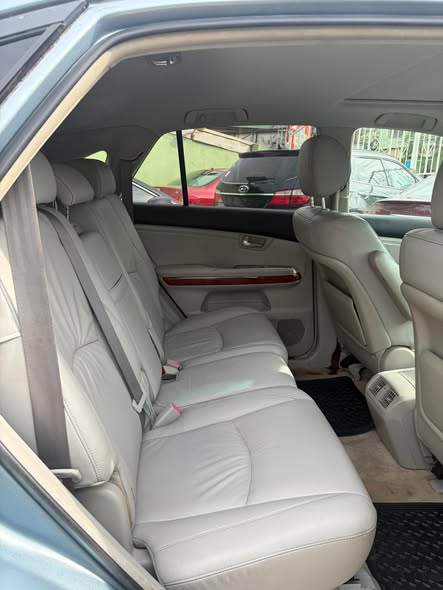 A picture of Lexus Rx330 2004 model 07076216820