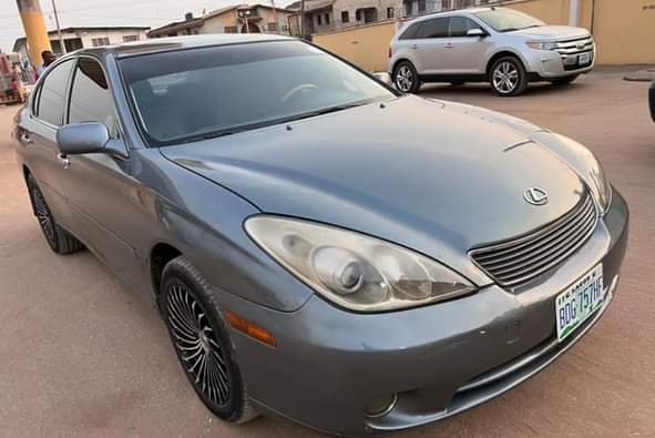 A picture of Lexus ES330 Neatly uesd first body Nothing to fix buy