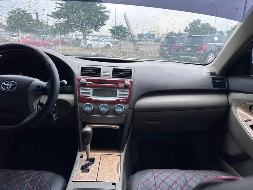 A picture of 2008 TOYOTA CAMRY WITHOUT ISSUE HEADED FOR 6 5 million