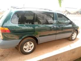 A picture of Toyota sienna