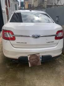 A picture of Ford Taurus