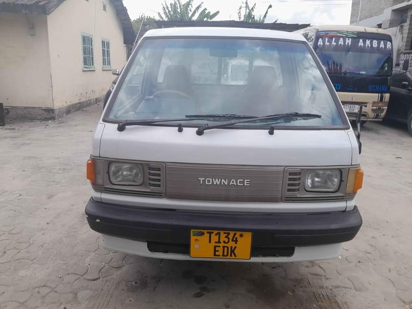 A picture of TOWN ACE NAMBA E BEI MIL 13 5