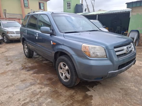 A picture of Honda Pilot 06 08025508383