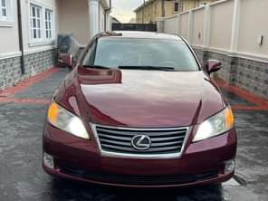 A picture of OMG This is super clean Lexus es350 2008 model registered