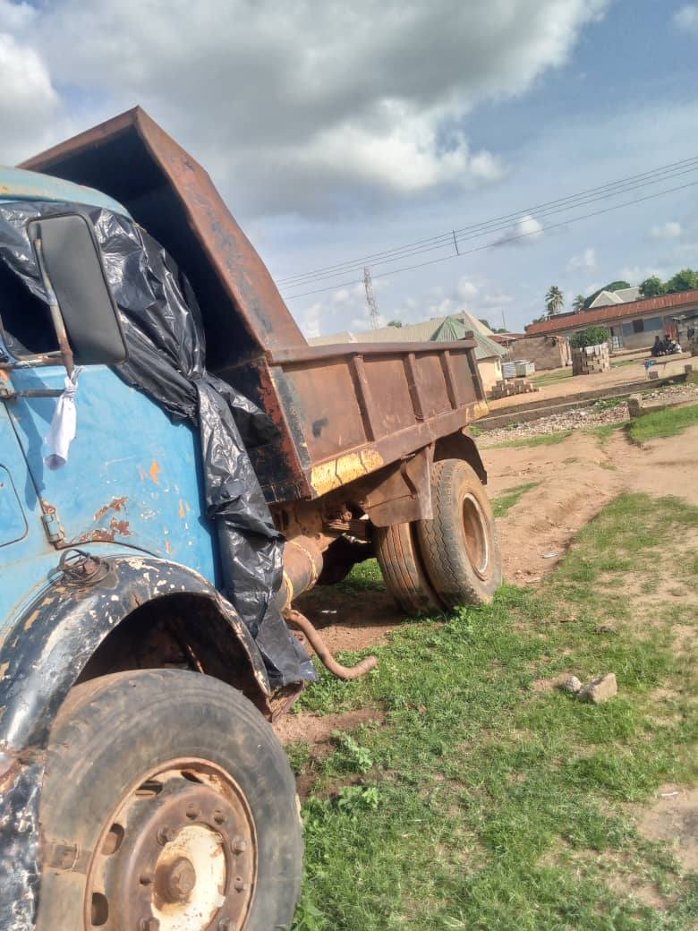 A picture of Second Hand