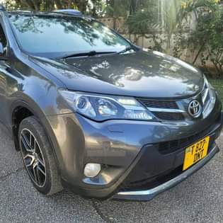 A picture of Toyota Rav 4 inauzwa