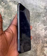 A picture of iPhone 11 pro max 512gb Cracked TzS 599 000