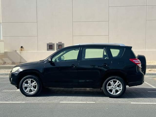 A picture of Toyota rav4 2011 watsapp 0551513561