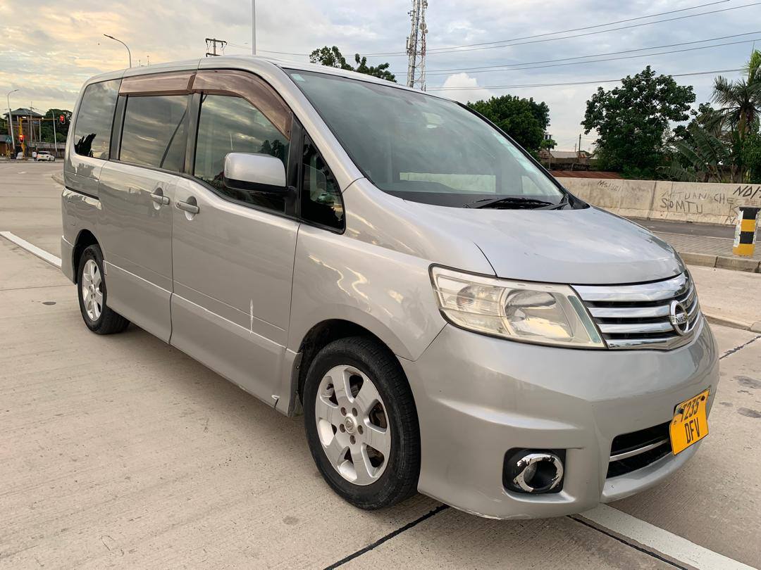 A picture of Nissan SERENA